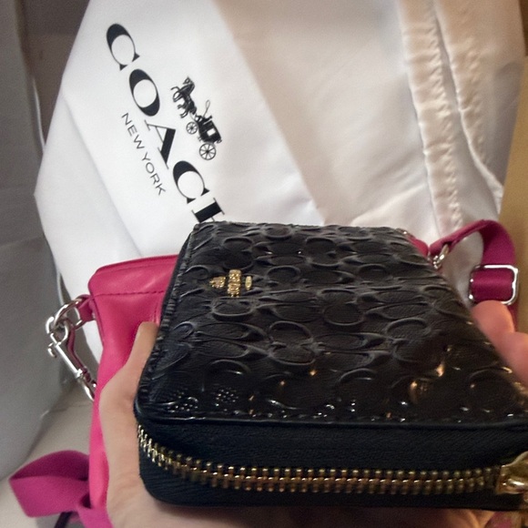 Coach Bundle. Pink crossbody. Green cardholder. Black wallet. White large bag. - Picture 10 of 17